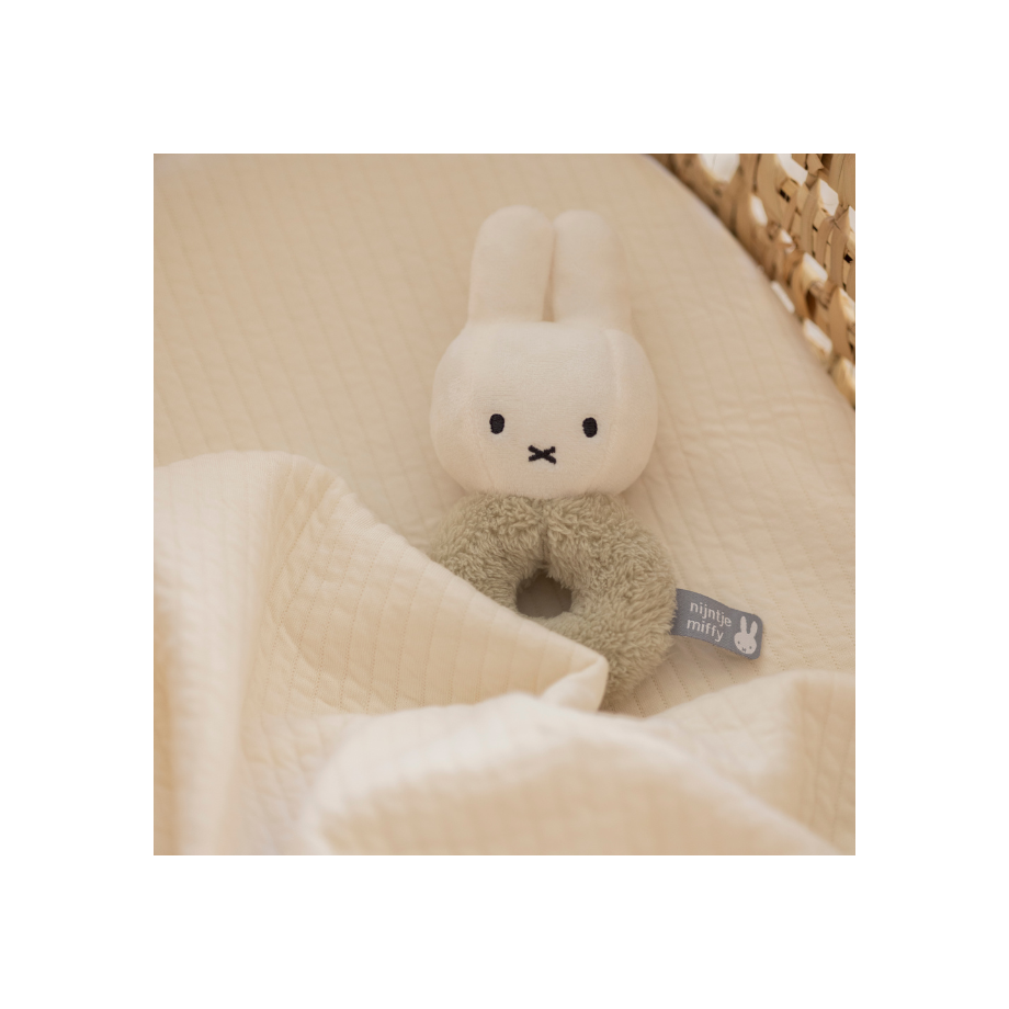 Hochet Anneau Miffy avec grelot - Fluffy vert. Eveil des sens.