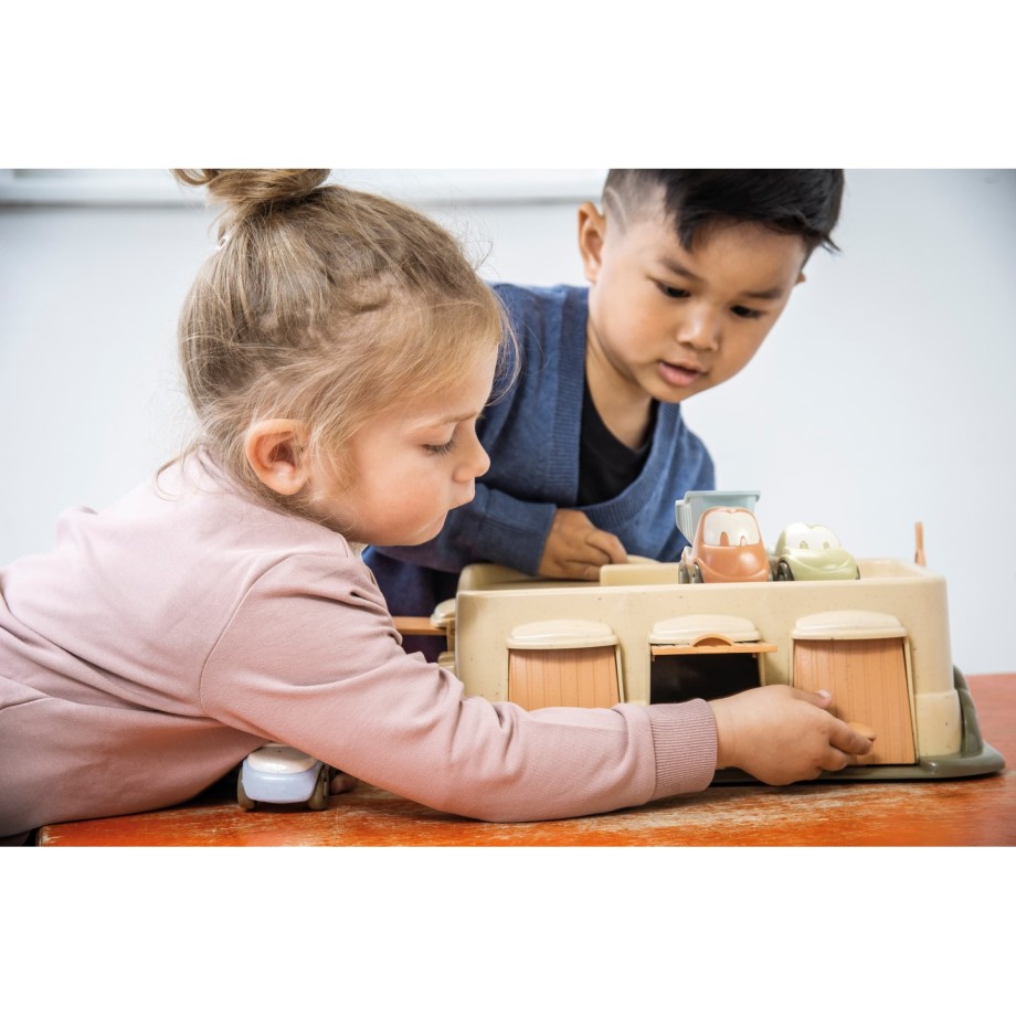 Garage jouet en bioplastique avec 3 petites voitures – Dantoy