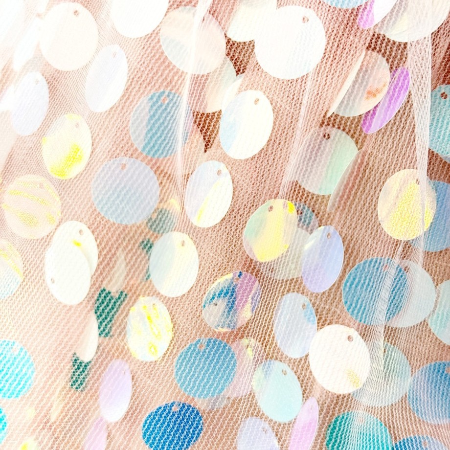 Cape déguisement fille sequins multicolores sur fond rose avec col et doublure tulle