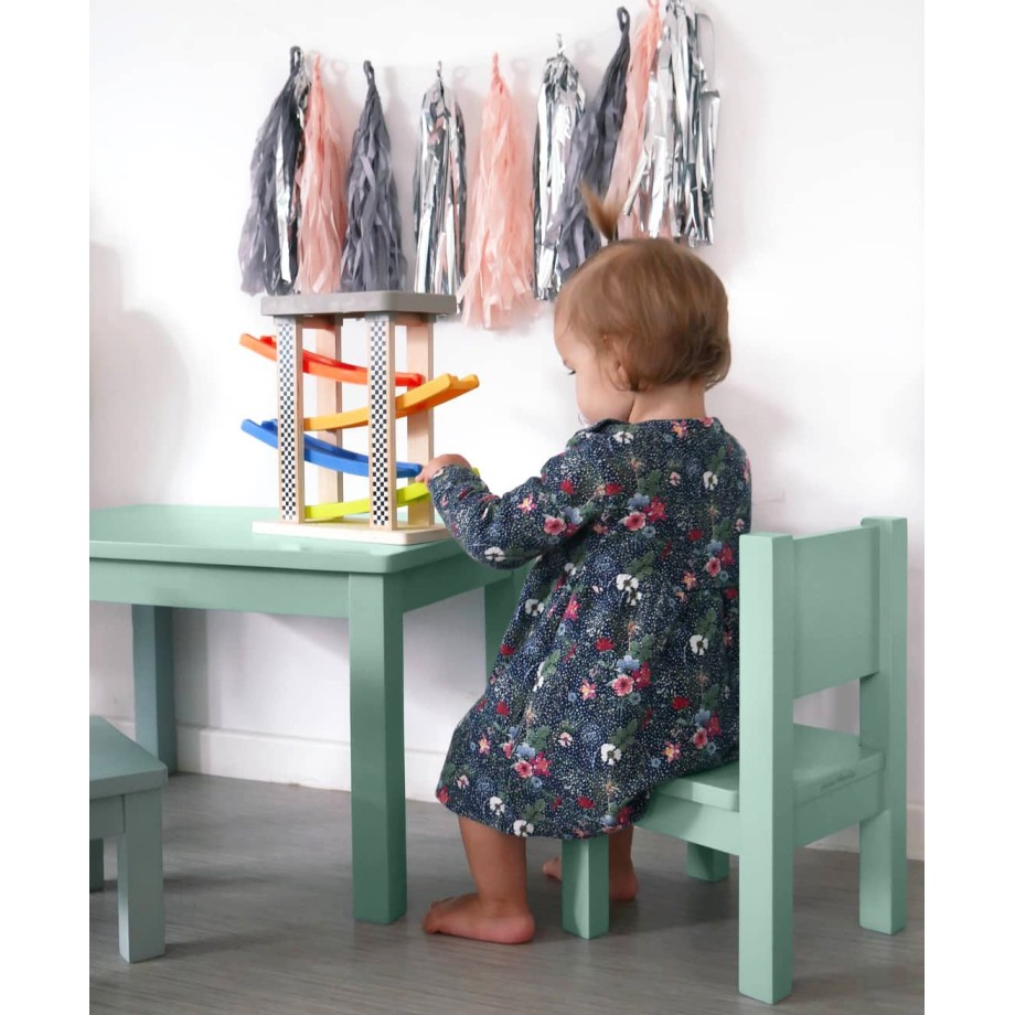Ma première chaise, chaise enfant bois massif design vert sauge MONTESSORI