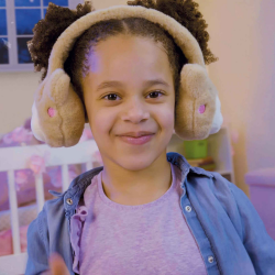 Poupée Frostyzz Nounours avec cache-oreilles pour enfant - 30cm