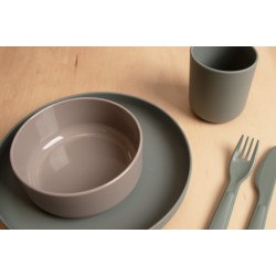 Dantoy - Set de 2 assiettes pour enfants BIOPLASTIQUE - Couleurs Taupe et Verte